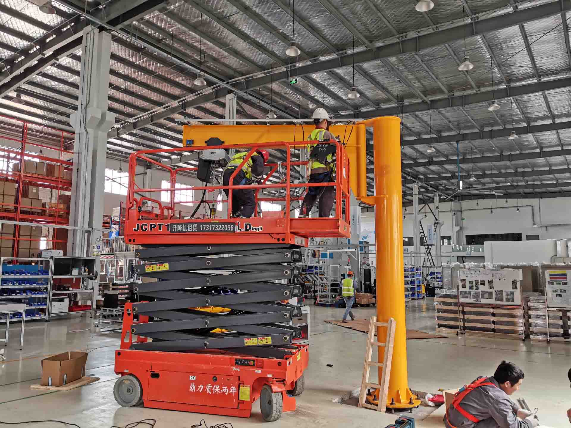 上海某特拉斯定柱式悬臂吊产品