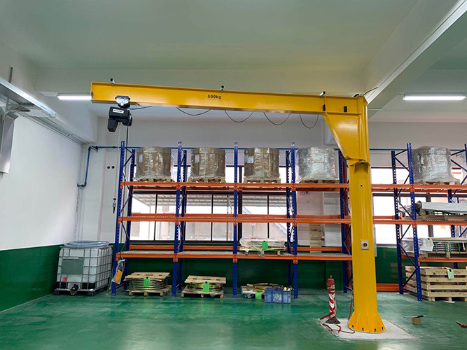 实验室与精密制造环境下的轻载悬臂吊