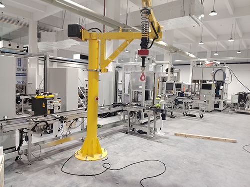 当人工搬运成瓶颈，折臂吊如何让工人“轻松一点”？