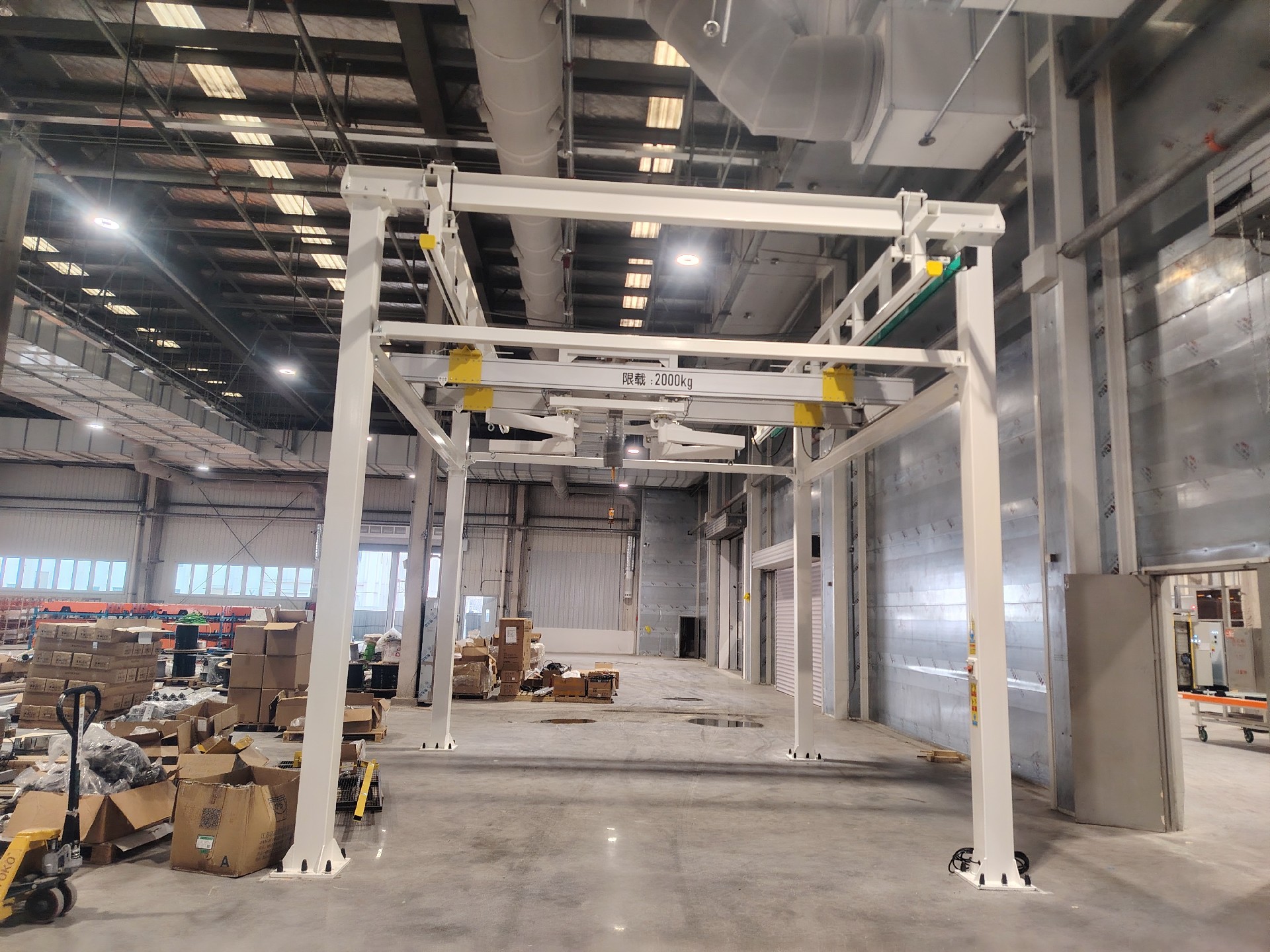 厂房“秃顶”没吊点？老产线改造怕停产？自立式KBK的零干扰方案来了！